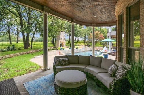 4700 Tour 18 Dr, Lewisville TX  75022-6450 exterior