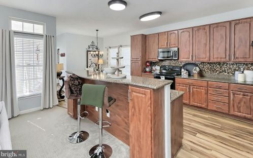 6012 Abernethy Ln, Gainesville VA 20155-4505 exterior