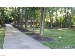 33050 Cedar Rd, Cleveland OH  44124-4244 exterior