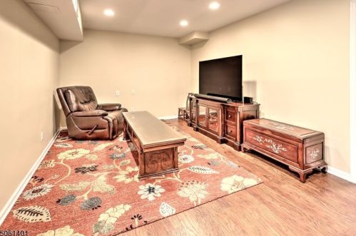 16 Steeple Chase Ct, Bedminster NJ  07921-1638 exterior