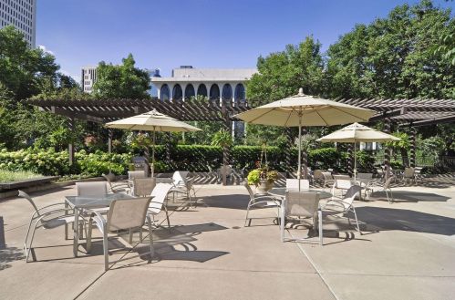 17 1st St, Minneapolis MN  55401-1838 exterior