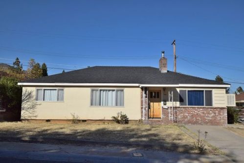 912 Pioneer St, Yreka, CA 96097-2122