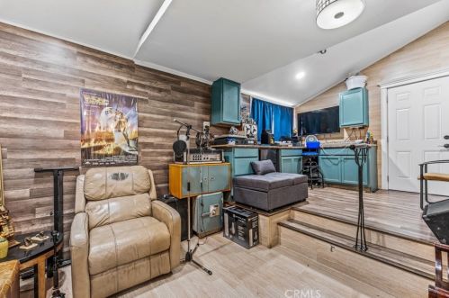 2105 65th St, Long Beach CA  90805-2615 exterior