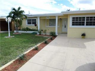 2538 Sherman St, Hollywood, FL 33020-2059