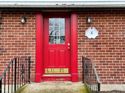 4 Fairview Dr, Danbury, CT 06810-7666