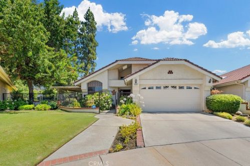 8005 Chaucer St, Bakersfield, CA 93311-1139