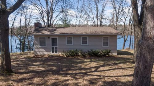 481 Lake View Ln, East Farmington, WI 54020-5435