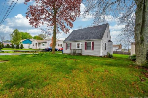 14 Louise St, Waterford, CT 06385-2302