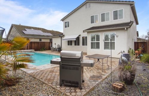 5812 Homewood Way, Riverbank CA  95367-9550 exterior