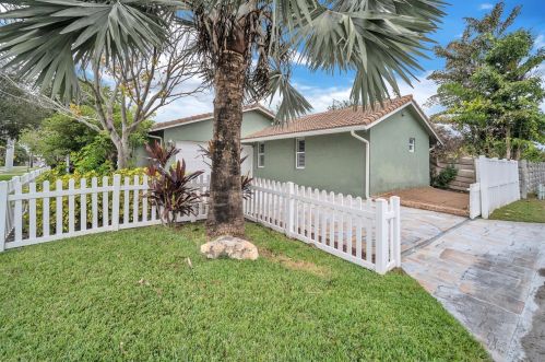 215 2nd St, Dania Beach, FL 33004-3744