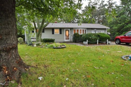 136 Ashwood Dr, Bricktown, NJ 08723-3302