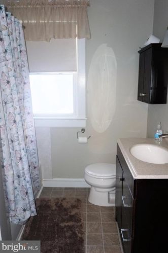 527 Latona Ave, Trenton NJ 08618-2439 exterior