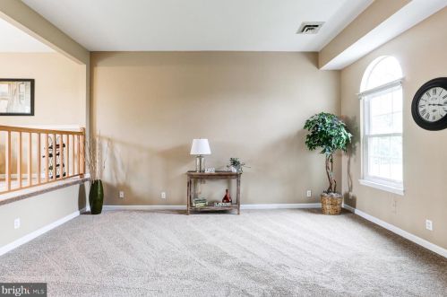 6290 Spg Knl Dr, Harrisburg PA 17111-6883 exterior