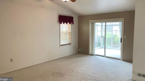 11 Cottage Ln, Columbus NJ  08022-1060 exterior