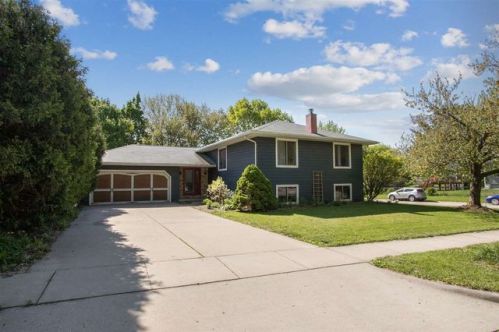304 Oberlin St, Iowa City, IA 52245-4034