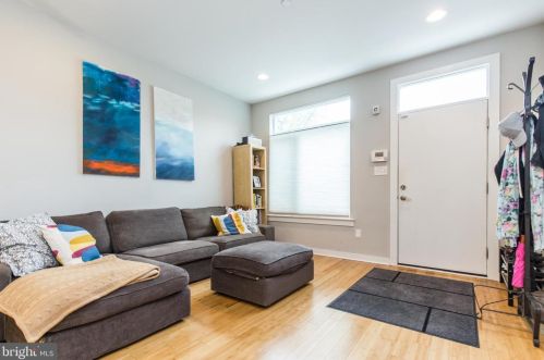 2445 Coral St, Philadelphia, PA 19125-1624