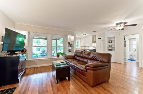 9039 Forest Hills Blvd, Dallas, TX 75218-4004