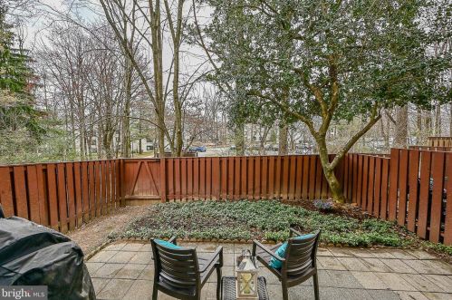 2414 Southgate Sq, Herndon VA  20191-1239 exterior