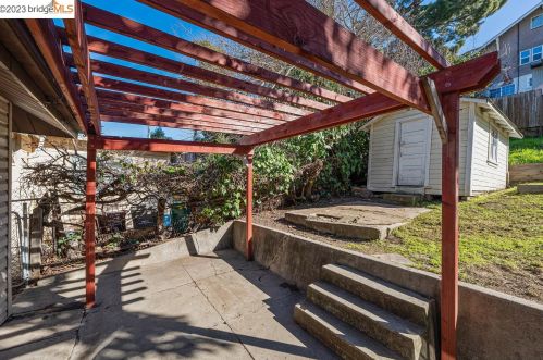 3006 14 Ave, Oakland CA 94602-1015 exterior