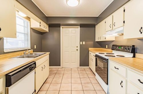 19 Cedar Dr, Davenport FL 33837-9784 exterior