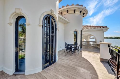 550 Alameda Ct, Marco Island FL  34145-5830 exterior