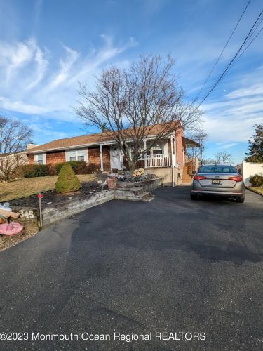 345 Delaware Dr, Bricktown, NJ 08723-4925