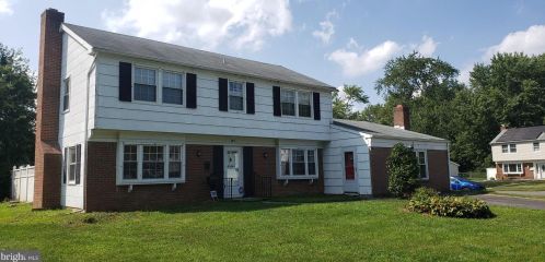 25 Garfield Dr, Willingboro, NJ 08046-3227