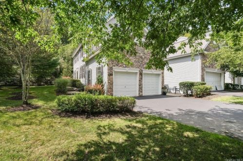253 Woodlands Dr, Tuxedo Park, NY 10987-4819