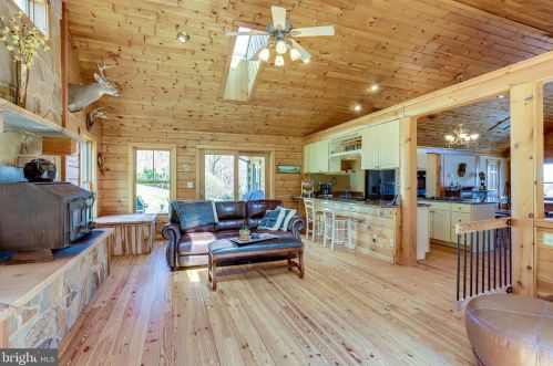 3714 Mountain Rd, Haymarket VA  20169-1739 exterior