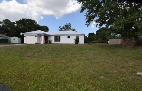1901 Agnes St, Fort Pierce, FL 34953-1702