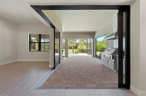 2754 Aviamar Cir, Naples FL 34114-0097 exterior