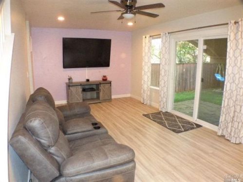 913 Kingwood St, Santa Rosa CA  95401-6509 exterior