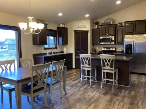 907 Lotus Trl, Menasha WI  54952-8852 exterior