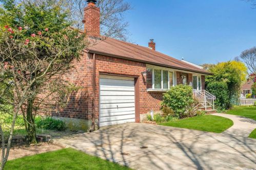 20 Laurie Blvd, Bethpage, NY 11714-1412