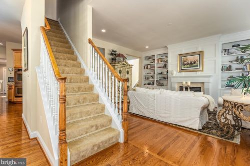 18345 Mid Ocean Pl, Leesburg VA 20176-7451 exterior