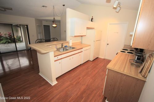 6254 Mirror Lake Ct, Sebastian, FL 32958-8468