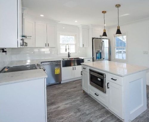 118 Garretson Ave, Islip Manor, NY 11751-2923