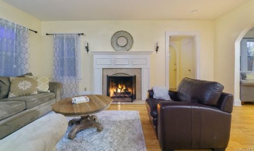 170 Wayne Ave, Airmont, NY 10901-4411