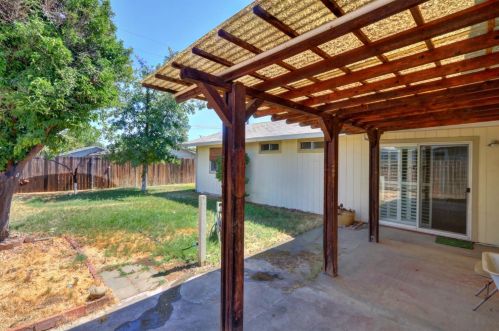 945 Quiet Way, Rio Linda CA  95673-1520 exterior