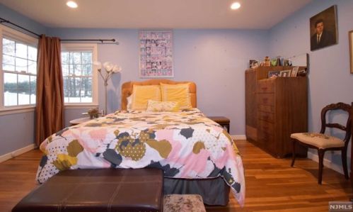 26 Elmwood Ter, Elmwood Park NJ  07407-1729 exterior