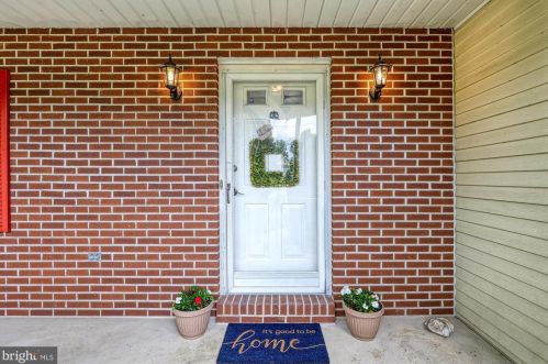 23 Oak Lane Dr, Carlisle, PA 17015-8485