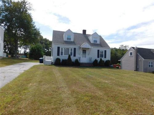 22 Roseleah Dr, Waterford, CT 06385-4310