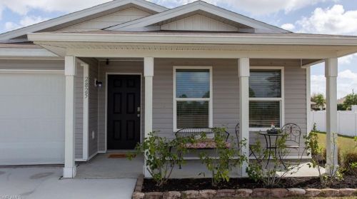 2825 6th Ave, Cape Coral, FL 33909-8883