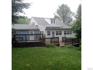 4025 Hickory Rd, Schnecksville, PA 18078-2452
