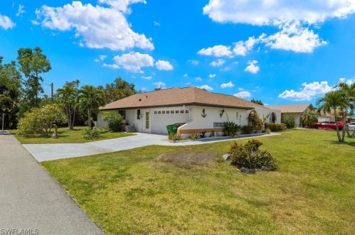1914 16th St, Cape Coral, FL 33990-6812