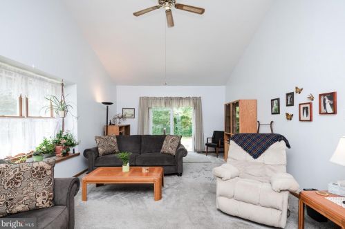 6 Pendleton Dr, Berlin Boro NJ  08009-9672 exterior