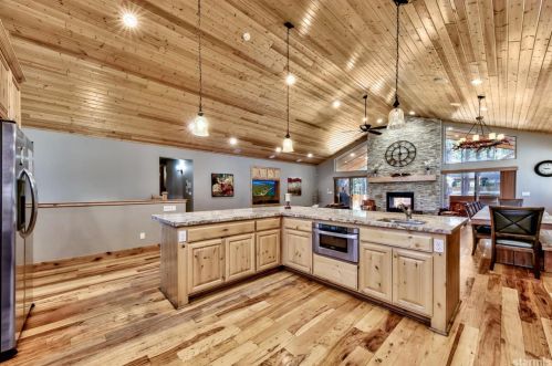 1393 Wildwood Ave, South Lake Tahoe CA  96150-8621 exterior