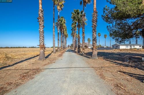 1900 Tule Ln, Oakley CA  94561-5088 exterior