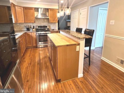 337 Hanby Cir, Boothwyn PA  19061-2319 exterior