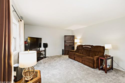 7907 Bertram Ave, Hammond, IN 46324-3320